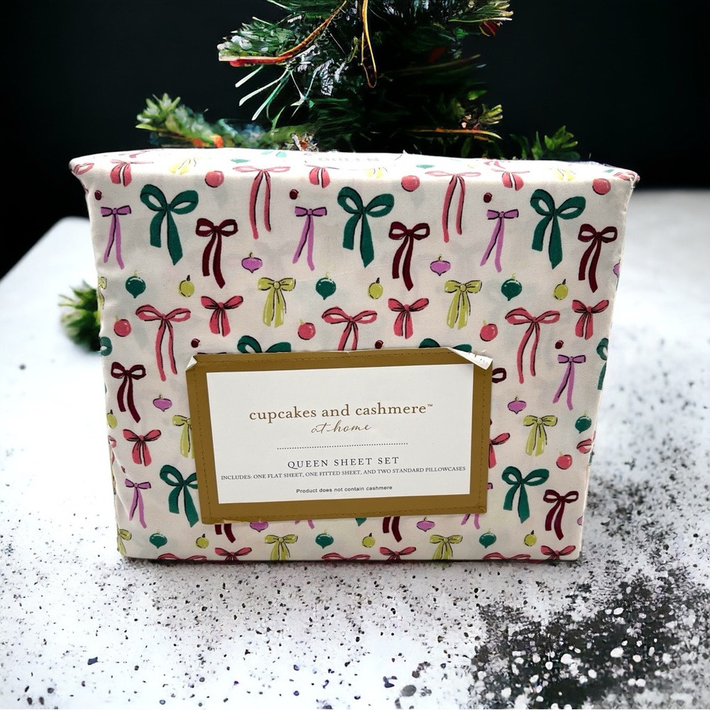 Cupcakes and Cashmere Queen Sheet Set with Bow Print